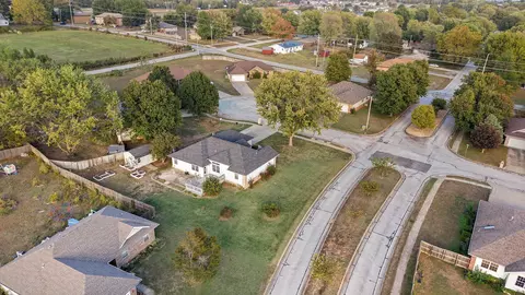 View/Area - 501 Sarah Ct, Willard, MO 65781 photo 1 of 4