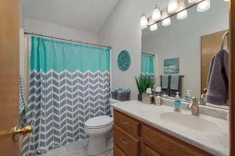 Bath - 5594 S Newton Ave, Springfield, MO 65810 photo 5 of 5
