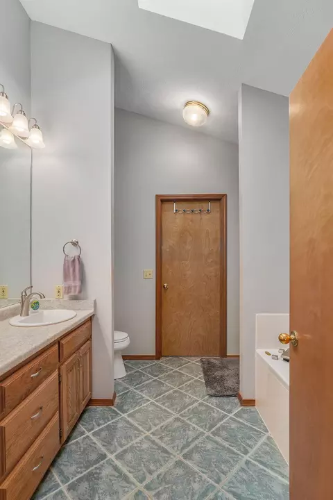 Bath - 5594 S Newton Ave, Springfield, MO 65810 photo 1 of 5
