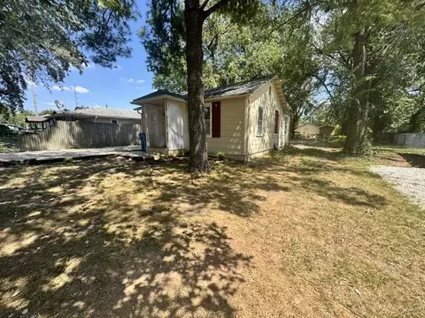 Exterior - 912 N Brown Ave, Springfield, MO 65802 photo 2 of 4