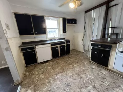 Kitchen - 912 N Brown Ave, Springfield, MO 65802 photo 2 of 3