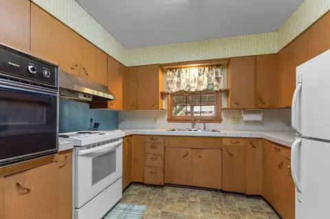 Kitchen - 2211 E Mirabeau St, Springfield, MO 65804 photo 1 of 1