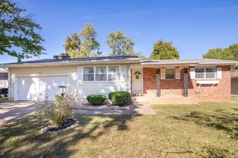 Exterior - 2211 E Mirabeau St, Springfield, MO 65804 photo 2 of 3