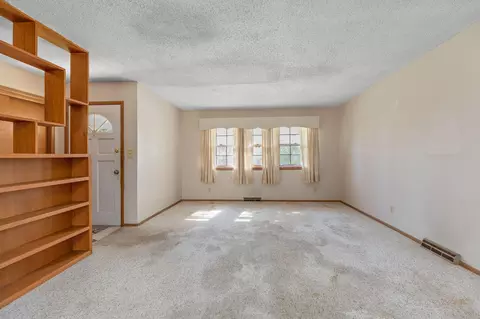 Living - 2211 E Mirabeau St, Springfield, MO 65804 photo 2 of 4