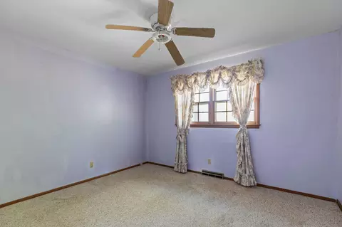 Bedroom - 2211 E Mirabeau St, Springfield, MO 65804 photo 2 of 3