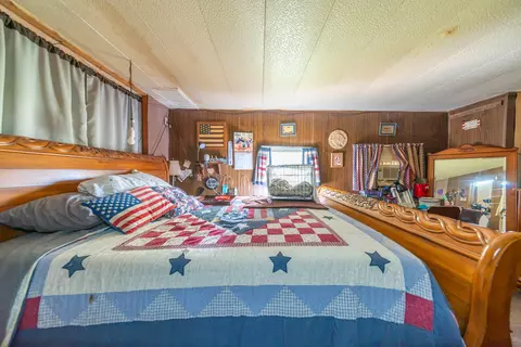 Bedroom - 31593 Us Highway 160, Tecumseh, MO 65760 photo 2 of 2