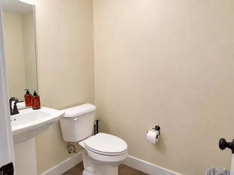 Bath - 1938 S Lullwood Ave, Springfield, MO 65802 photo 10 of 15