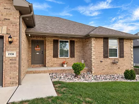 Exterior - 1938 S Lullwood Ave, Springfield, MO 65802 photo 3 of 18