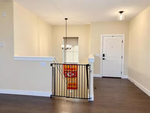 Entry Way - 1938 S Lullwood Ave, Springfield, MO 65802 photo 1 of 6