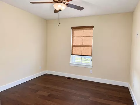 Bedroom - 1938 S Lullwood Ave, Springfield, MO 65802 photo 8 of 10
