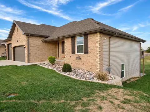 Exterior - 1938 S Lullwood Ave, Springfield, MO 65802 photo 14 of 18