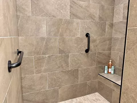Bath - 1938 S Lullwood Ave, Springfield, MO 65802 photo 4 of 15
