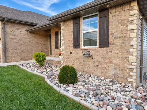 Exterior - 1938 S Lullwood Ave, Springfield, MO 65802 photo 16 of 18