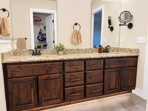 Bath - 1938 S Lullwood Ave, Springfield, MO 65802 photo 6 of 15