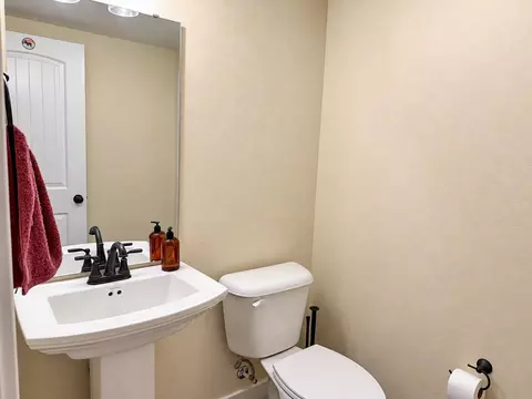 Bath - 1938 S Lullwood Ave, Springfield, MO 65802 photo 11 of 15