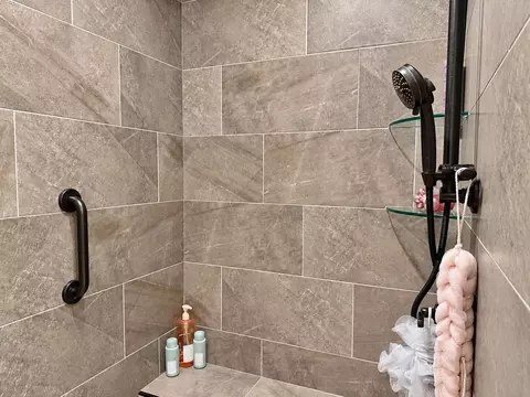 Bath - 1938 S Lullwood Ave, Springfield, MO 65802 photo 5 of 15