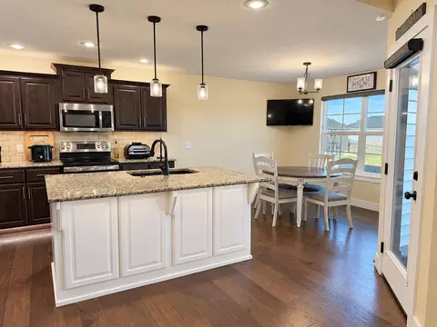 Kitchen - 1938 S Lullwood Ave, Springfield, MO 65802 photo 2 of 8
