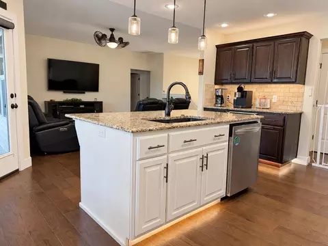 Kitchen - 1938 S Lullwood Ave, Springfield, MO 65802 photo 5 of 8