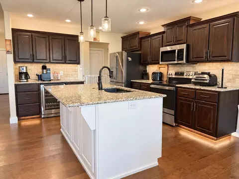 Kitchen - 1938 S Lullwood Ave, Springfield, MO 65802 photo 4 of 8