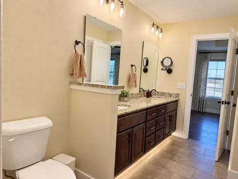 Bath - 1938 S Lullwood Ave, Springfield, MO 65802 photo 3 of 15
