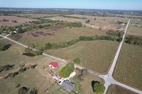 000 E Dade 186, Ash Grove, MO 65604 photo 2