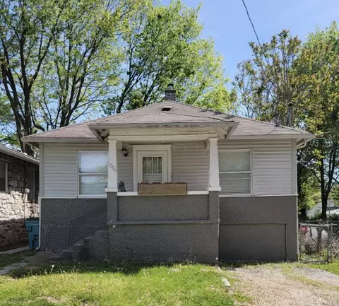 Exterior - 527 S Broadway Ave, Springfield, MO 65806 photo 10 of 12