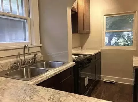 Kitchen - 527 S Broadway Ave, Springfield, MO 65806 photo 9 of 12
