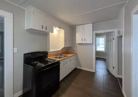Kitchen - 527 S Broadway Ave, Springfield, MO 65806 photo 5 of 12