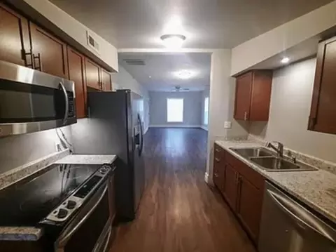 Kitchen - 527 S Broadway Ave, Springfield, MO 65806 photo 12 of 12
