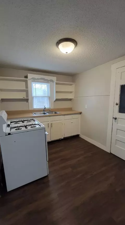 Kitchen - 527 S Broadway Ave, Springfield, MO 65806 photo 1 of 12