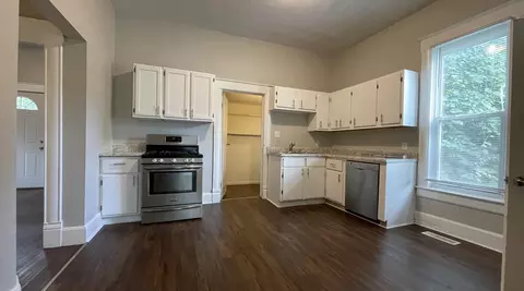 Kitchen - 527 S Broadway Ave, Springfield, MO 65806 photo 4 of 12