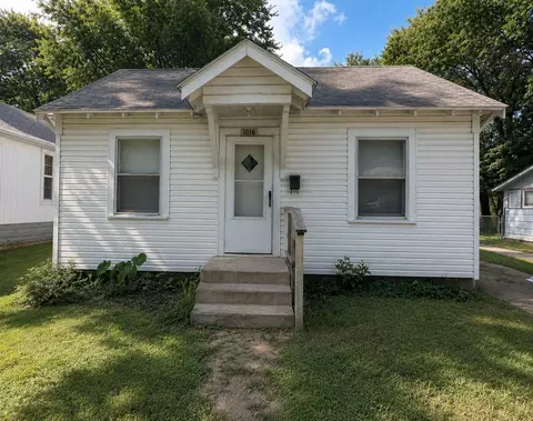 Exterior - 527 S Broadway Ave, Springfield, MO 65806 photo 5 of 12