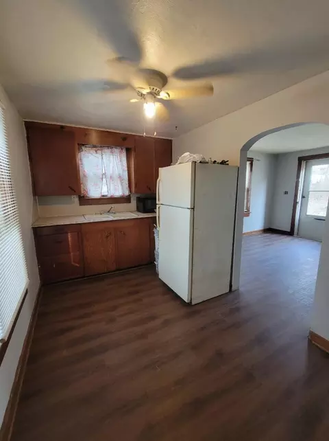 Kitchen - 527 S Broadway Ave, Springfield, MO 65806 photo 11 of 12
