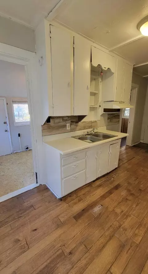 Kitchen - 527 S Broadway Ave, Springfield, MO 65806 photo 6 of 12