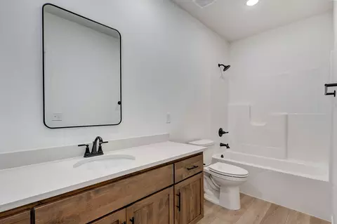 Bath - 883 E Virginia Ln, Nixa, MO 65714 photo 4 of 4