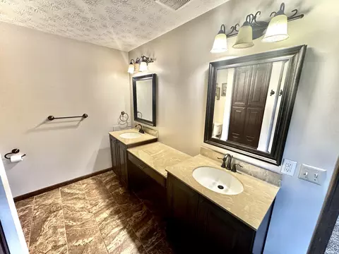 Bath - 260 Gardenia Ln, Republic, MO 65738 photo 3 of 8