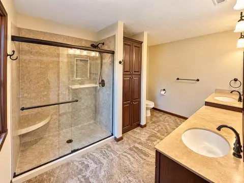 Bath - 260 Gardenia Ln, Republic, MO 65738 photo 1 of 8