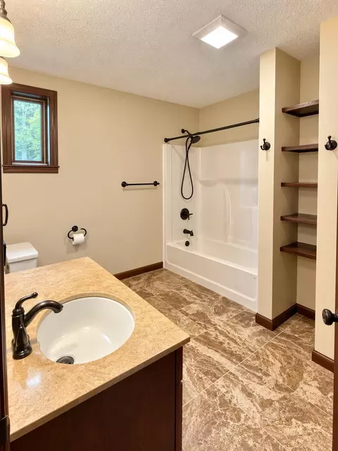 Bath - 260 Gardenia Ln, Republic, MO 65738 photo 5 of 8