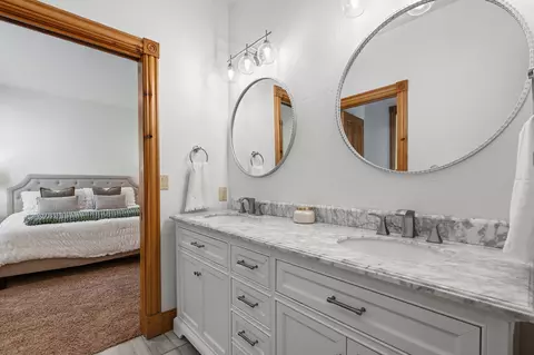 Bath - 4827 S Landon Ct, Springfield, MO 65810 photo 6 of 11