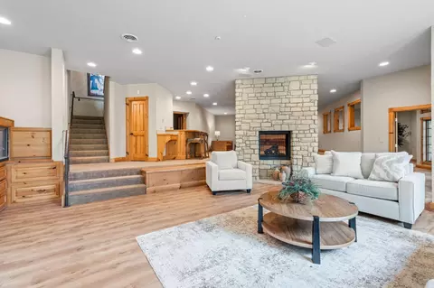 Living - 4827 S Landon Ct, Springfield, MO 65810 photo 3 of 4