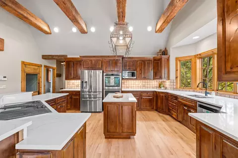 Kitchen - 4827 S Landon Ct, Springfield, MO 65810 photo 4 of 6