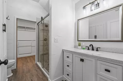 Bath - 4827 S Landon Ct, Springfield, MO 65810 photo 10 of 11