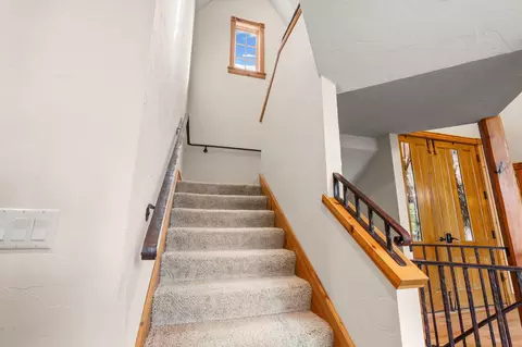 Entry Way - 4827 S Landon Ct, Springfield, MO 65810 photo 2 of 5