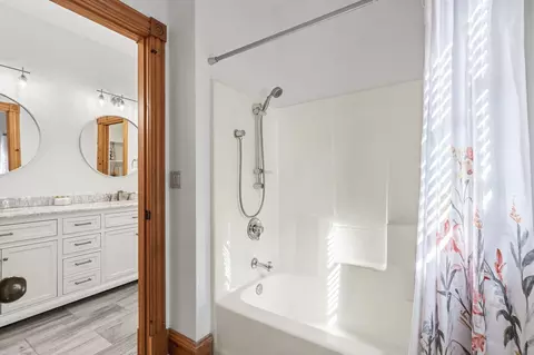 Bath - 4827 S Landon Ct, Springfield, MO 65810 photo 7 of 11