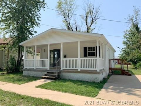 405 S Oak St, Versailles, MO 65084 photo 1