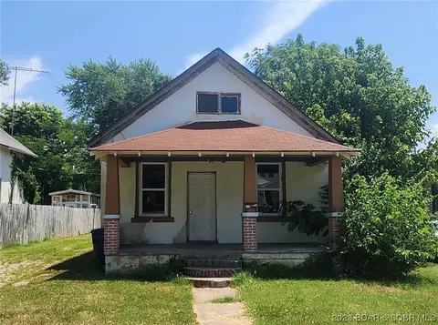 210 Maple St N, Eldon, MO 65026 photo 1