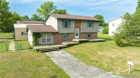 702 Bourbon St W, Eldon, MO 65026 photo 1