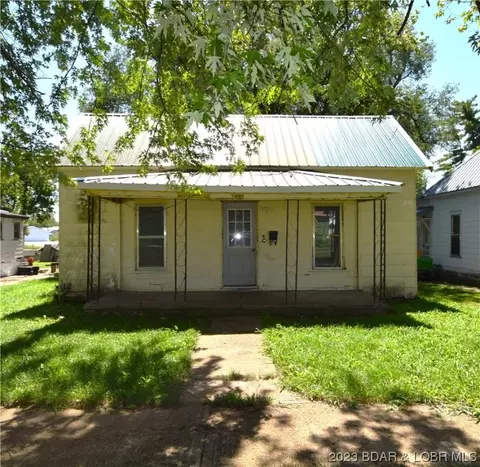 426 3rd St E, Eldon, MO 65026 photo 1
