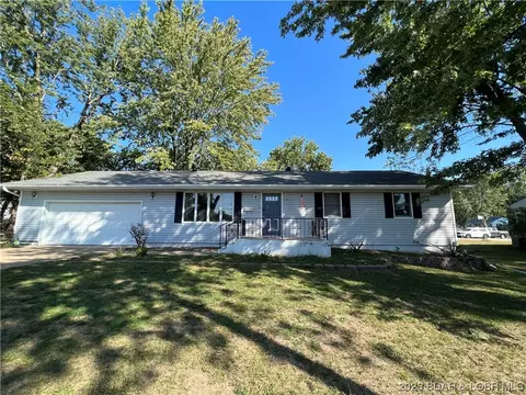 303 W Newton St, Eldon, MO 65026 photo 1