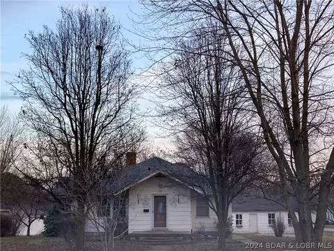 310 Maple St S, Versailles, MO 65084 photo 1
